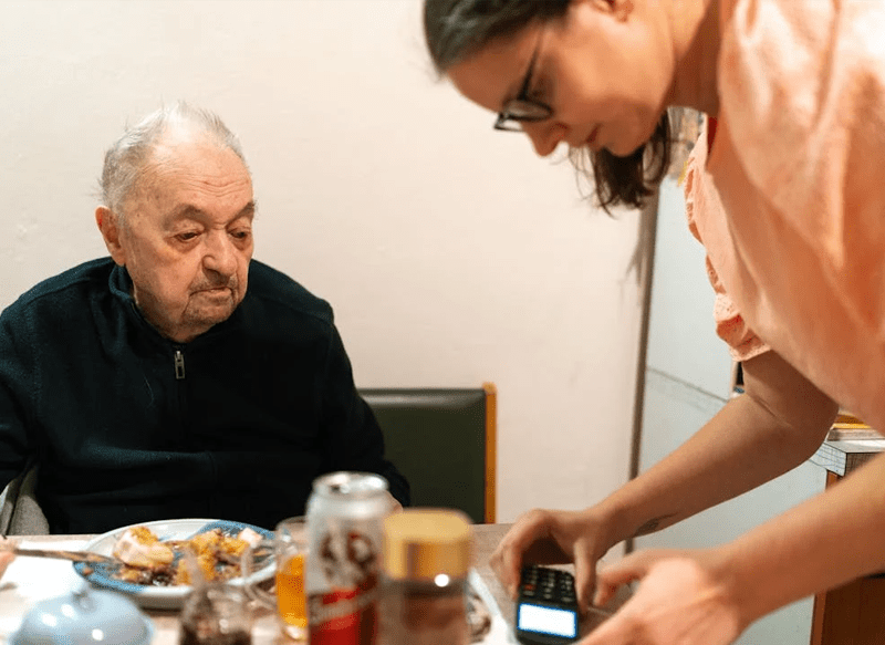¿Cuánto cuesta un cuidador interno?